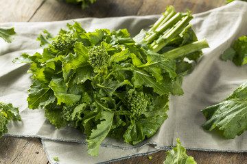 Wall Mural - Raw Green Organic Broccoli Rabe