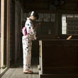 © amanaimages - 神社でお参りをする浴衣姿の女性