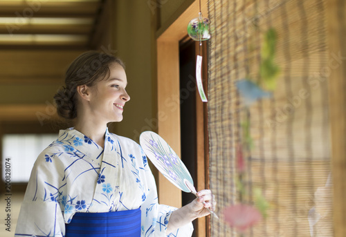 うちわで扇ぐ浴衣を着た外国人観光客 Stock Photo Adobe Stock