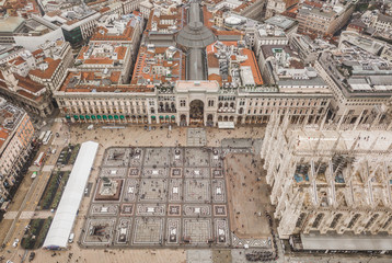 Canvas Print - Aerial view of Piazza del Duomo