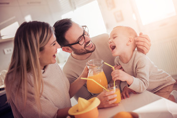 Canvas Print - Family making juice in their kitchen