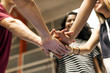 © Rawpixel.com - Group of teenager friends on a basketball court teamwork and togetherness concept