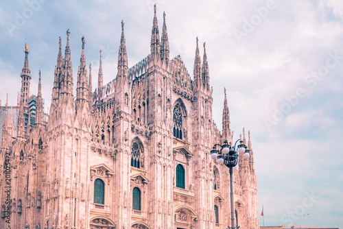 Pinturas sobre lienzo  Exterior architecture of Milan Cathedral, known as Duomo di Milano, one of the largest churches in the world