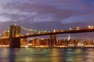 Canvas Print - The Brooklyn Bridge in New York City at sunset