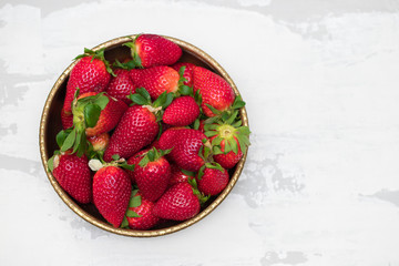 Sticker - strawberries in dish on ceramic background