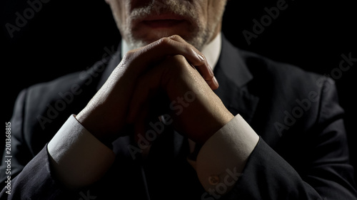 Fotomural Serious man propping chin with hands, attentive listening, considering decision