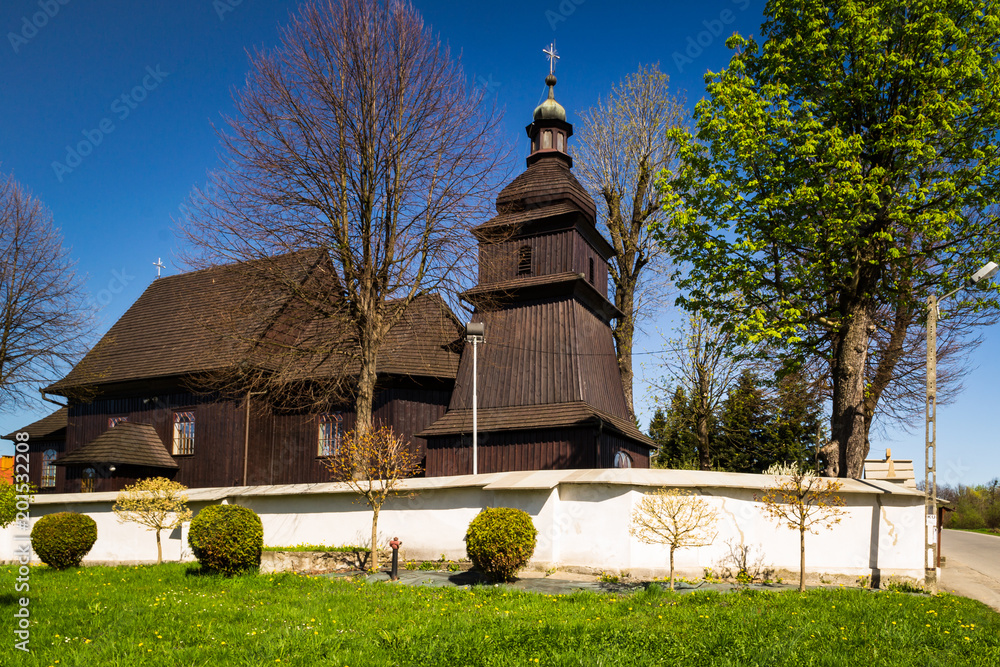 Kościół drewniany we wsi Barwałd Dolny, Polska - obrazy, fototapety, plakaty 