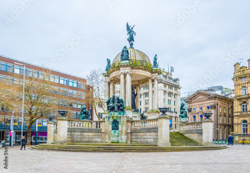 Cuadros en Lienzo Derby square dominated by Queen Victoria monument in Liverpool, England