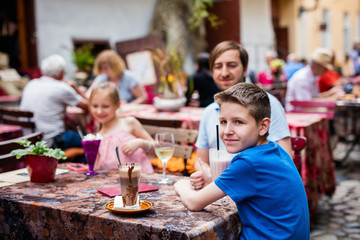 Sticker - Family at outdoor restaurant