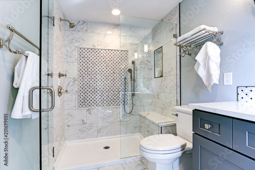 Fotomural New blue bathroom design with Marble shower Surround