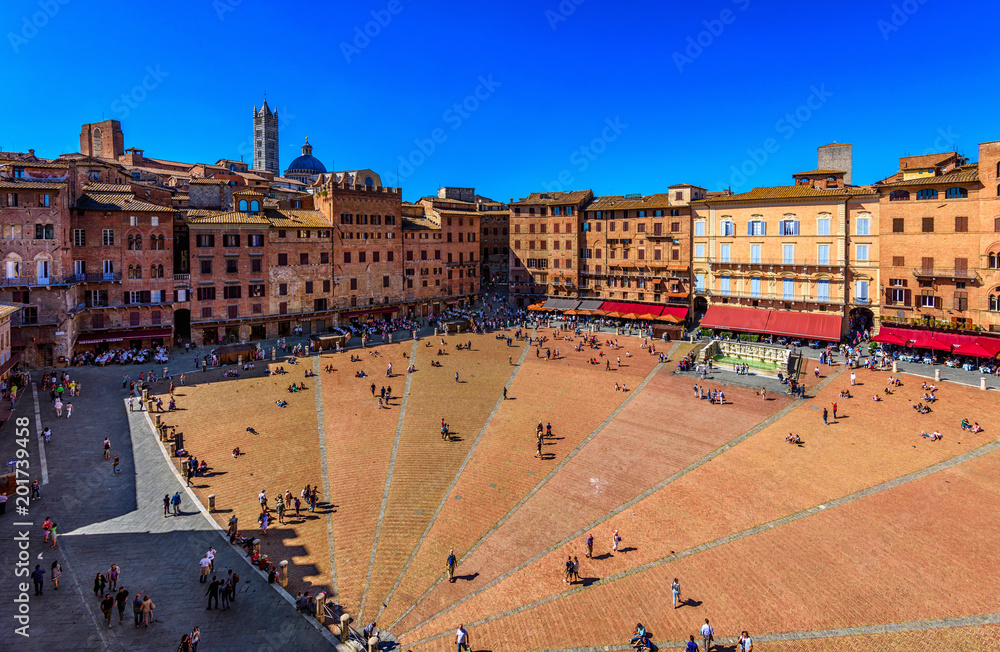 Aerial view of Siena, Campo Square (Piazza del Campo) in Siena, Tuscany, Italy - obrazy, fototapety, plakaty 