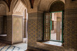 Marokkanischer Palast mit islamischen ornamenten, verzierungen und mosaiken