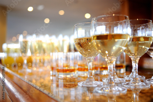 Fotografie, Obraz Glasses with wine and alcoholic drinks stand on the bar