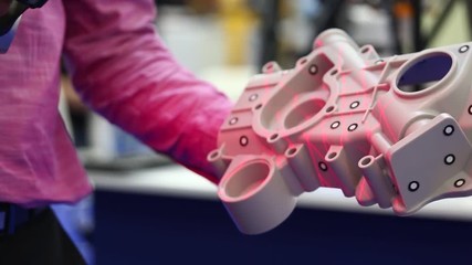 Leinwandbilder - Engineer scans the part with 3D scanner