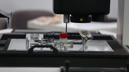 Leinwandbilder - Optic machine for precise measurement of part size and quality evaluation