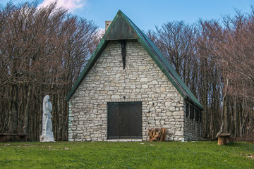 Wall Mural - Piccola chiesa nel bosco nel monte Catria, Marche