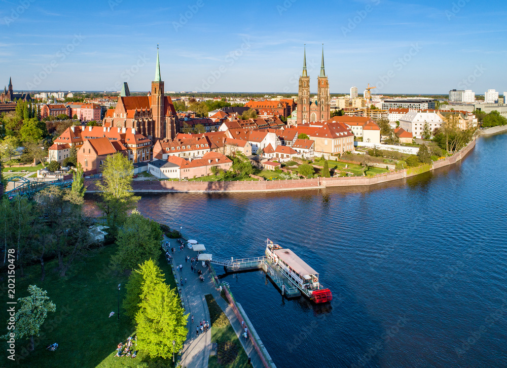 Obraz na płótnie Poland. Wroclaw. Ostrow Tumski, Gothic cathedral of St. John the Baptist,  Collegiate Church of the Holy Cross, Archbishop's palace, tourist harbor, ship and Odra (Oder) River. Aerial view at sunset w salonie