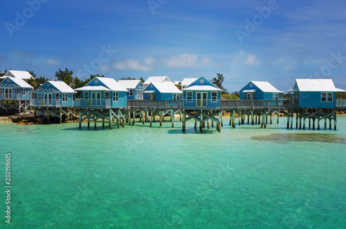 Fotografia, Obraz Beautiful tropical beach on Bermuda Island and houses on stilts