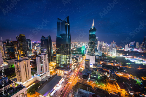 Cuadros en Lienzo Panama City in the twilight in Panama City