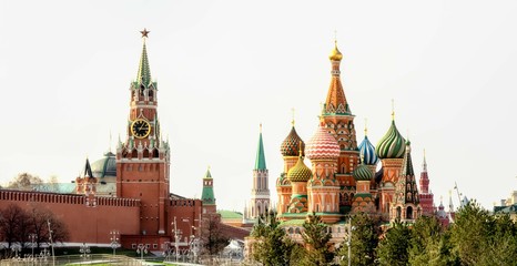 Fototapete - Moscow Kremlin and St Basil's Cathedral on the Red Square in Moscow, Russia, panoramic view.