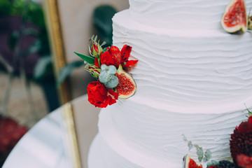 Wall Mural - beautiful tiered wedding cake with fresh flowers