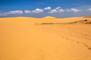 Desert and streaks in Mui Ne, Vietnam is a summer tour where Asian people can enjoy the place.