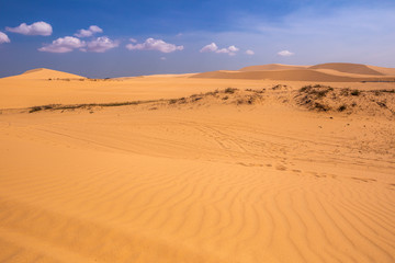 Desert and streaks in Mui Ne, Vietnam is a summer tour where Asian people can enjoy the place.