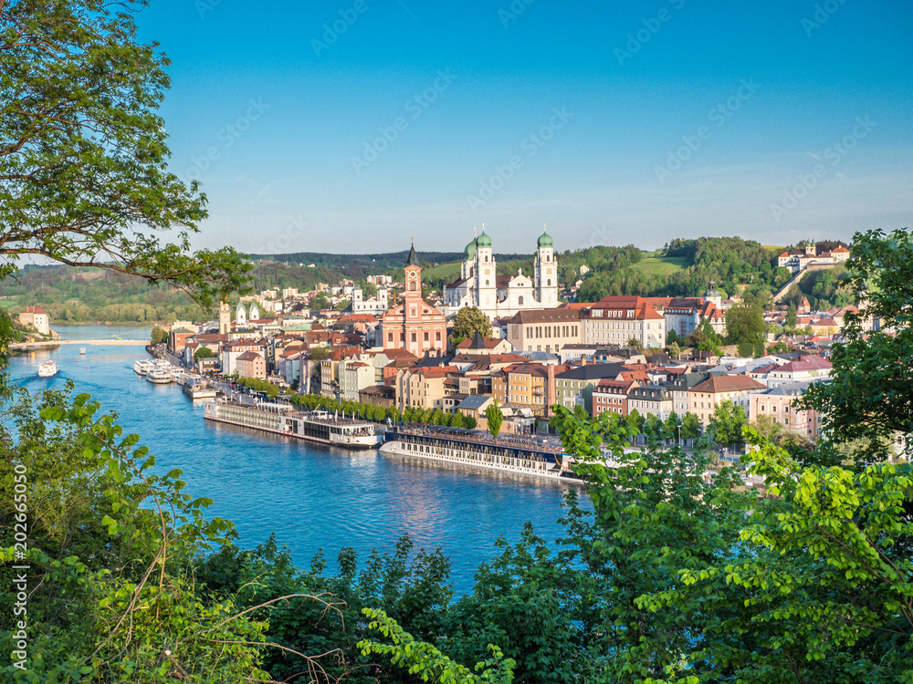 Stadtansicht von Passau in Bayern - obrazy, fototapety, plakaty 