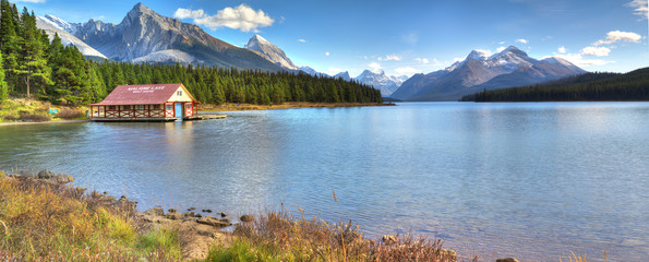 Wall Mural - Maligne Lake in Jasper natioanal park, Alberta, Canada