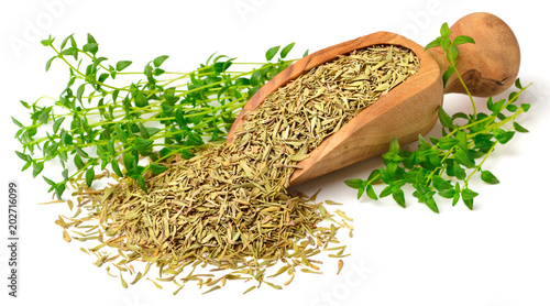 Fotomural dried thyme leaves in the wooden scoop, with fresh thyme, isolated on white