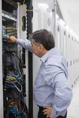 Aufkleber - Technician working on a case of server racks