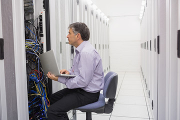 Aufkleber - Technician controlling the server with a laptop
