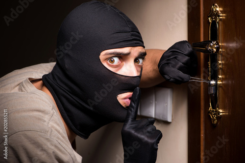 Fotomural Burglar wearing balaclava mask at crime scene