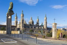 Zaragoza - The The Bridge Puente De Piedra And Basilica Del Pilar In The Morning Light.
