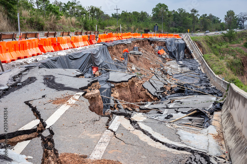 Cuadros en Lienzo Big damage of asphalt road on the hillside cause of heavy rain and sliding earth