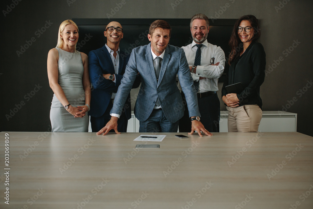 Friendly team of business professionals in boardroom - obrazy, fototapety, plakaty 