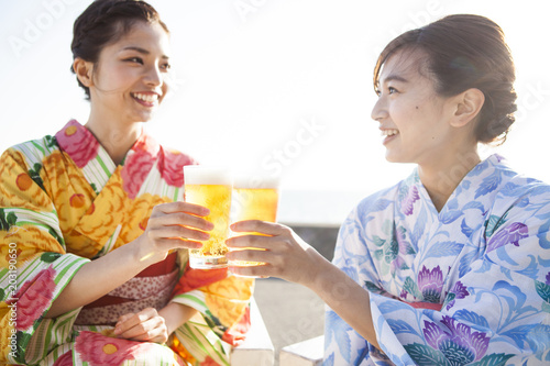浴衣の女性たちはビールで乾杯している Buy This Stock Photo And Explore Similar Images At Adobe Stock Adobe Stock 浴衣の女性たちはビールで乾杯している Buy This Stock Photo And Explore Similar Images At Adobe Stock Adobe Stock