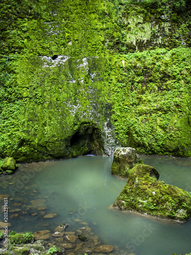 Paysage Paradisiaque D Une Source D Eau Au Creux D Une Montagne Stock Photo Adobe Stock Paysage Paradisiaque D Une Source D Eau Au Creux D Une Montagne Stock Photo Adobe Stock