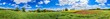 360 grad Panorama von einem Feld im Frühling mit wunderschönem blauem Himmel  