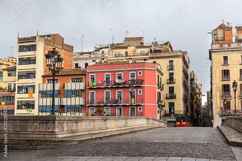 Fotografía Colorful houses in the historical jewish quarter in Girona, Catalonia