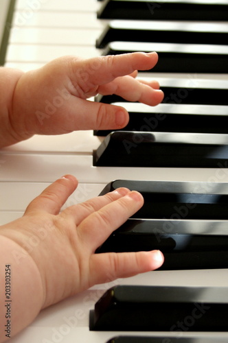 baby finger piano