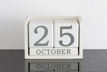 White block calendar present date 25 and month October