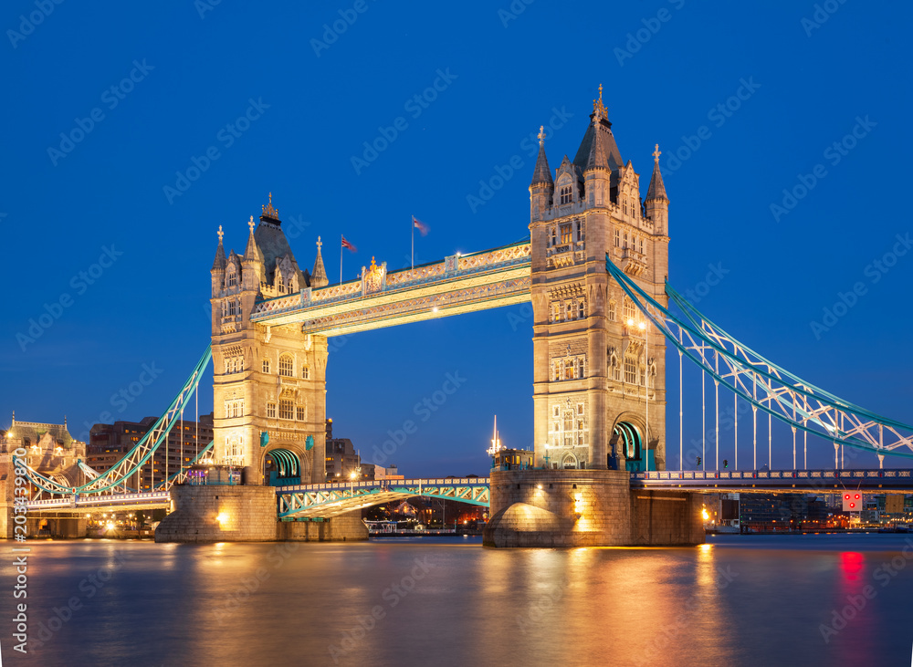 Tower bridge at night. London, UK - obrazy, fototapety, plakaty 