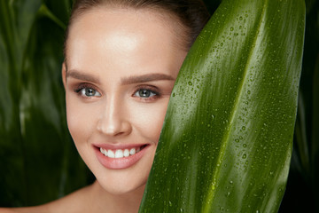 Wall Mural - Natural Skin Beauty. Beautiful Woman With Healthy Face