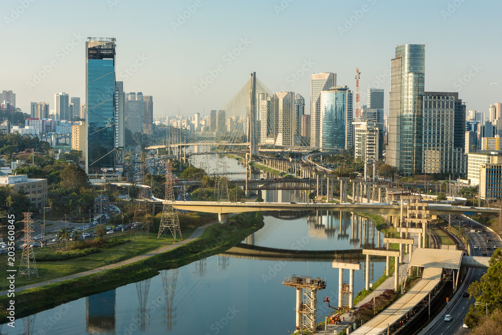 View of the "Marginal Pinheiros" Avenue, Pinheiros River and skyline of Sao Paulo city. - obrazy, fototapety, plakaty 