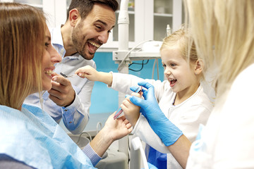 Canvas Print - Family in dental office