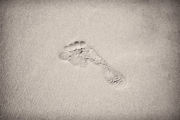 Poster - Lonely trace from a bare foot on sand.
