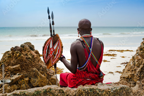 Fotografía portrait of a Maasai warrior in Africa