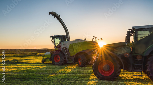 Cuadros en Lienzo Tractor working agicultural machinery in sunny day