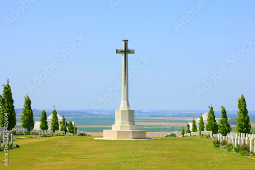 Fotografía cimetière australien de Villers bretonneux dans la somme, avec son mémorial à l